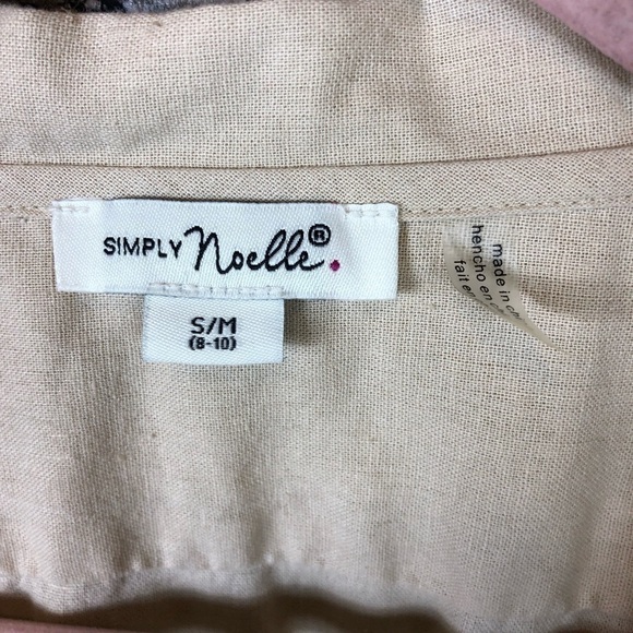 Simply noelle‎ Button Up Top - Picture 4 of 6
